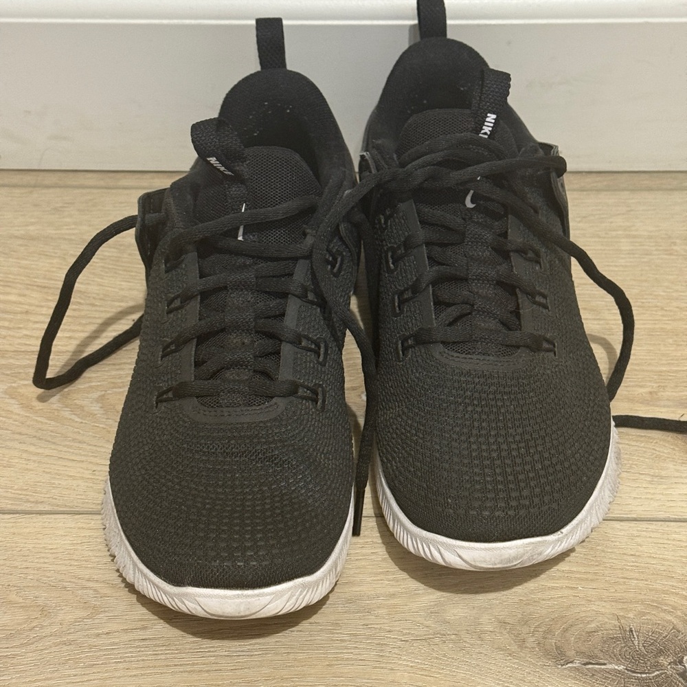 Nike Zoom Hyperace 2 Black and White Sneakers.